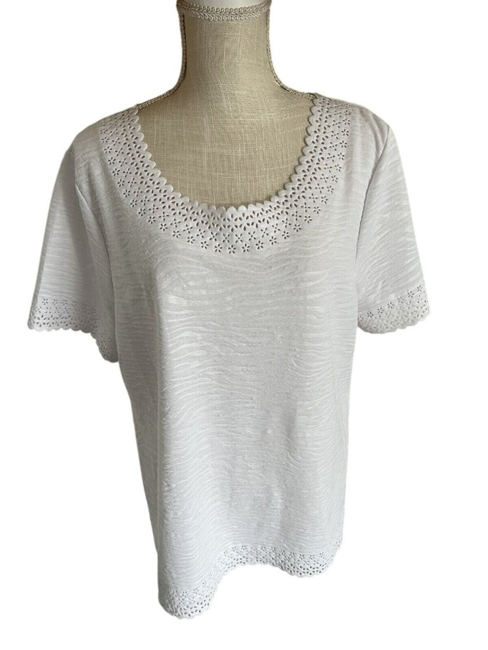 Chances R Petite White Short Sleeve Crochet Trim Top PXL